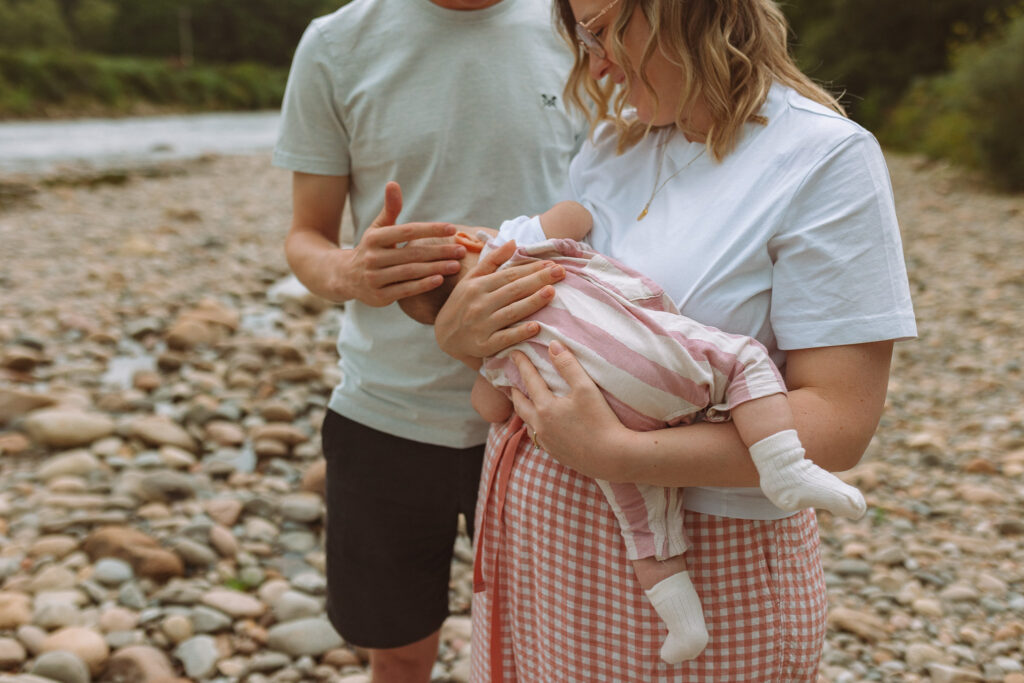 newborn photographer aberdeen outdoor photoshoot 